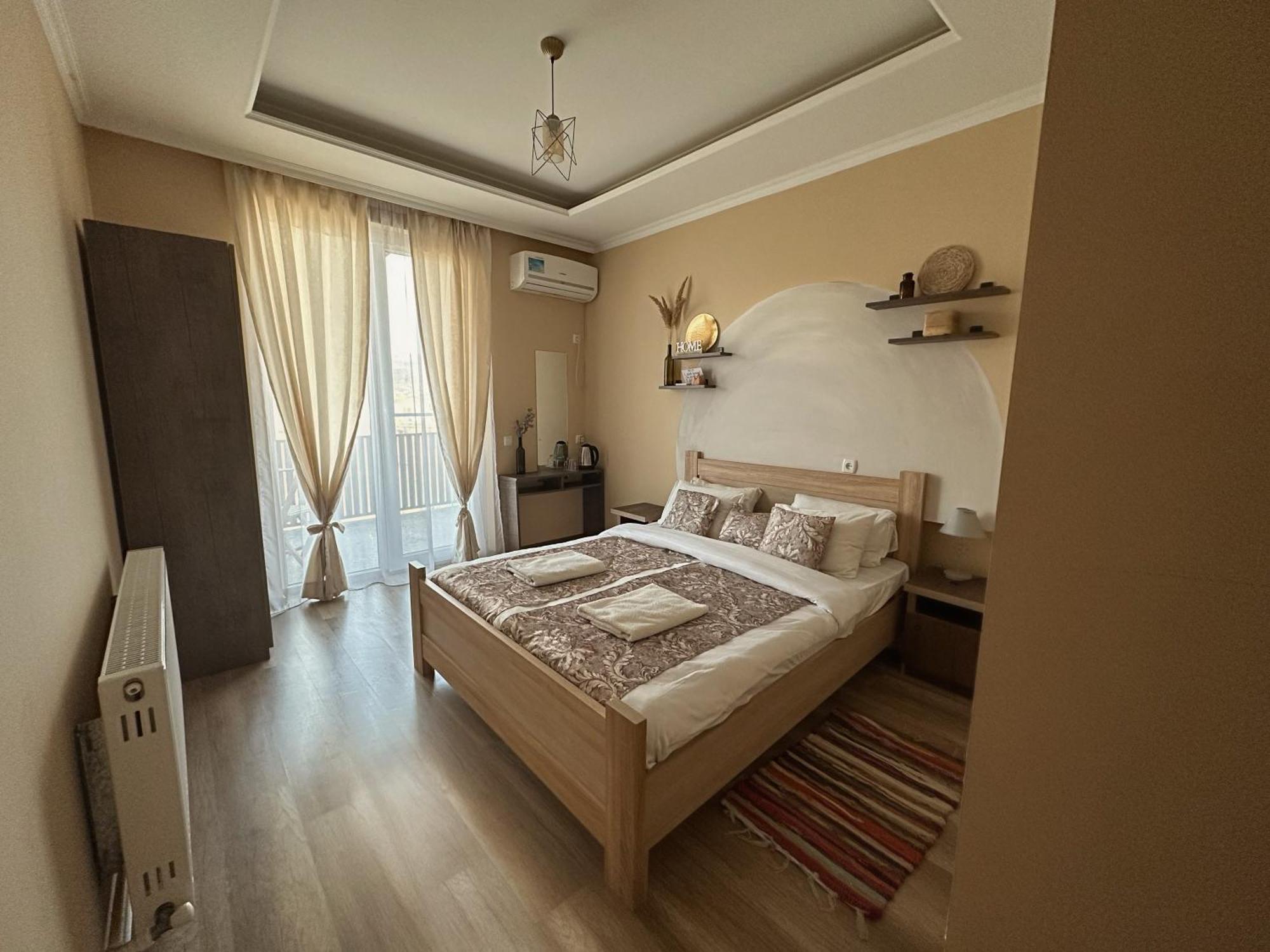 Aloft House Hotel Koetaisi Buitenkant foto
